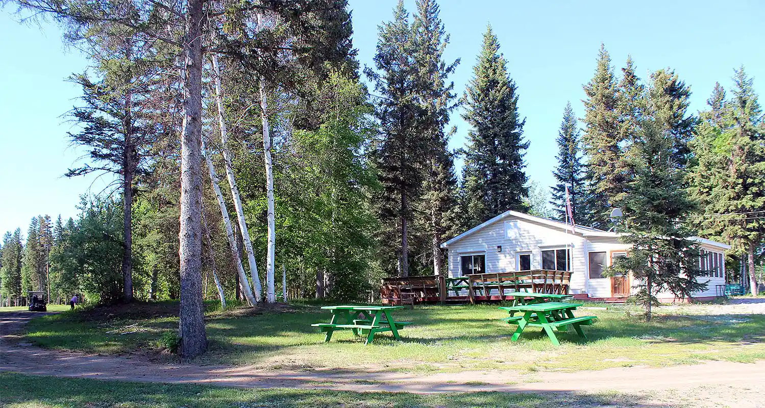 Club house and picnic tables at the golf course